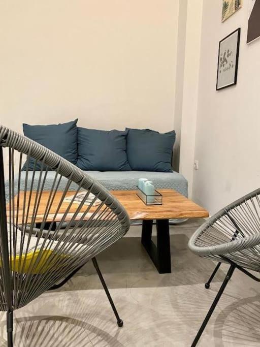 A Place 4U No10 - Garden-Level Getaway 2 Bedroom 2 Bathroom Apartment With Yard アテネ エクステリア 写真