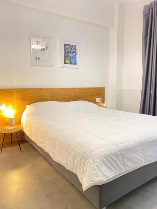 A Place 4U No10 - Garden-Level Getaway 2 Bedroom 2 Bathroom Apartment With Yard アテネ エクステリア 写真