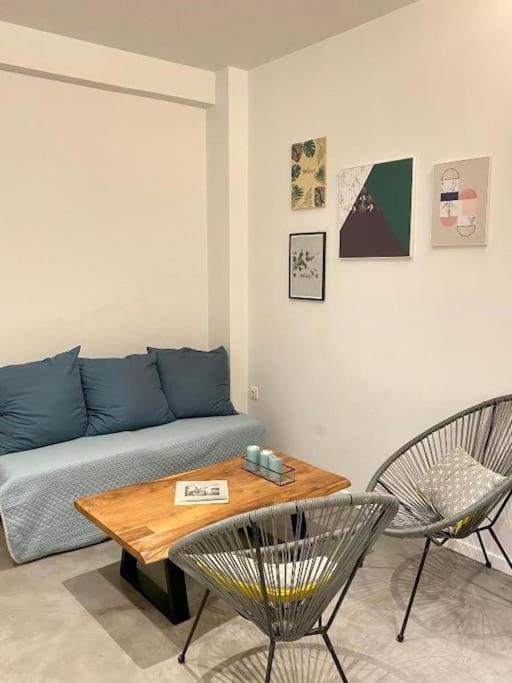 A Place 4U No10 - Garden-Level Getaway 2 Bedroom 2 Bathroom Apartment With Yard アテネ エクステリア 写真
